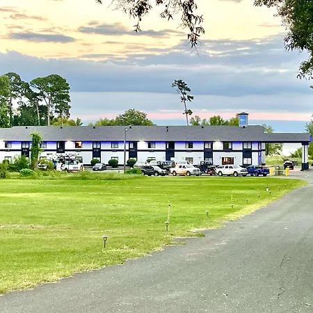 Rodeway Inn & Suites